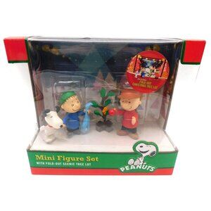 Forever Fun Peanuts Mini Figure Set Christmas Fold Out Scenic Tree Lot 2013